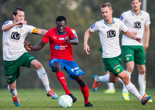 Helsingborgs Lalawélé Atakora mot Hammarbys Johan Persson