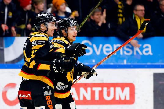 Skellefteås Niclas Burström och Pär Lindholm jublar