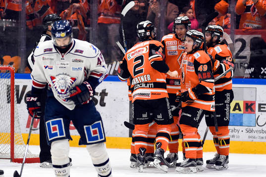 Karlskronas Alexander Bergström jublar