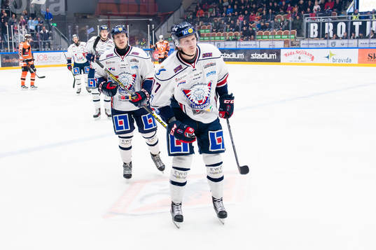 Linköpings Henrik Törnqvist har gjort 1-0 och jublar