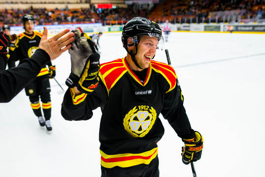 Brynäs Jacob Blomqvist jublar