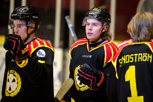 Brynäs Lucas Carlsson jublar