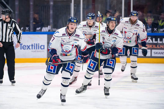 Linköpings Henrik Törnqvist har gjort 1-0 och jublar