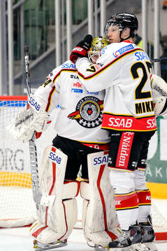 Luleås målvakt Joel Lassinantti och Brendan Mikkelson