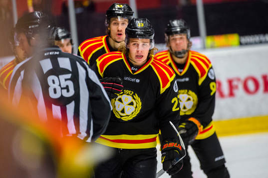 Brynäs Lucas Carlsson jublar