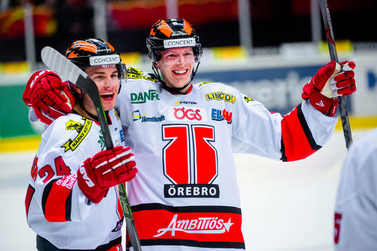 Örebros Petr Zamorsky jublar