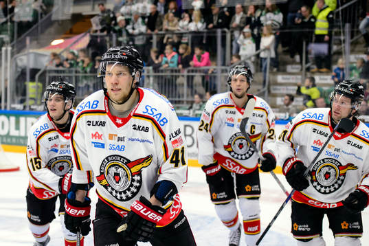 Luleås Ilari Melart jublar