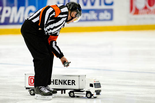 Matchpucken levereras av Schenker