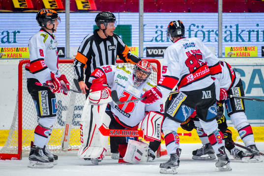 Örebros målvakt Julius Hudacek deppar