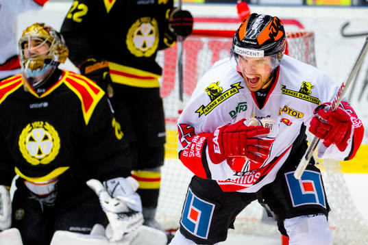 Örebros Martin Johansson jublar