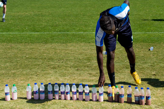 Malmö FFs Pa Konate tar en proteindryck