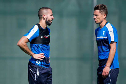 Malmö FFs Guillermo Molins pratar med Markus Rosenberg