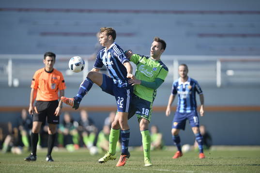 Djurgårdens Jesper Karlström och Odenses Azer Busuladzic