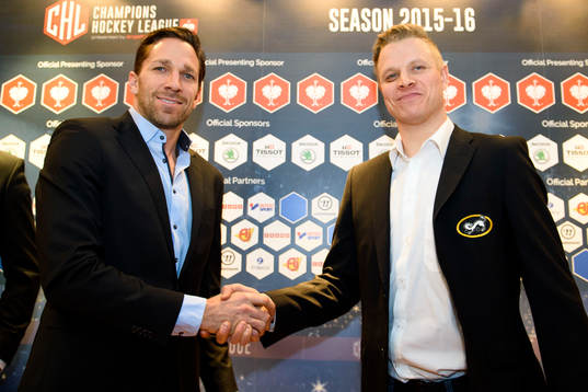 Frölundas Joel Lundqvist och Kärpäts Lasse Kukkonen tar