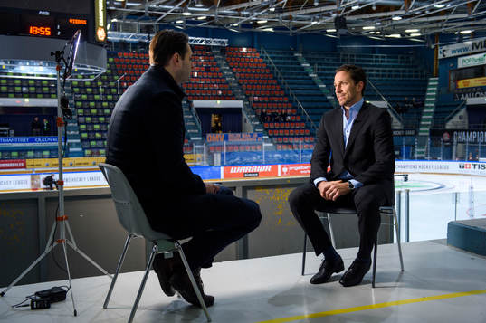 s Dusan Umicevic intervjuar Frölundas Joel Lundqvist