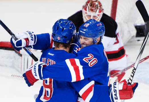 New Yorks Kevin Klein och Chris Kleider jublar