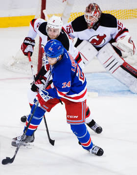 New Yorks Oscar Lindberg utmanar New Jerseys John Moore