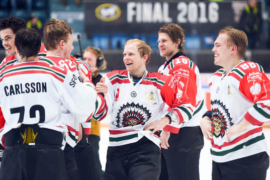 Frölundas Patrik Carlsson och Ryan Lasch jublar