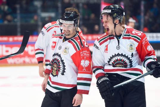 Frölundas Patrik Carlsson och Nicklas Lasu jublar