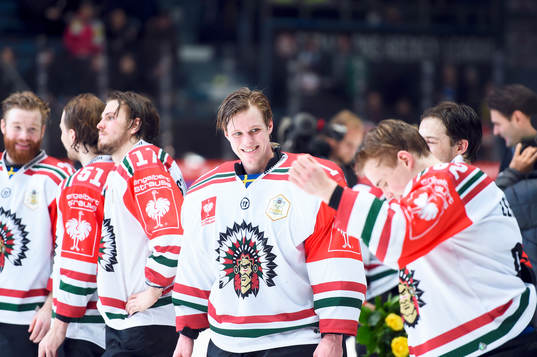 Frölundas målvakt Lars Johansson är glad i väntan på