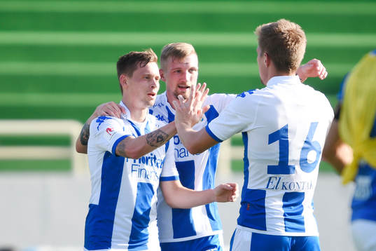 IFK Göteborgs Mikael Boman (th) gör 1-0 och jublar med