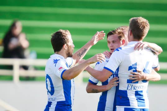 IFK Göteborgs Mikael Boman (th) gör 1-0 och jublar med
