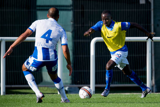 Moldes Pape Pate Diouf bevakas av IFK Göteborgs Haitam