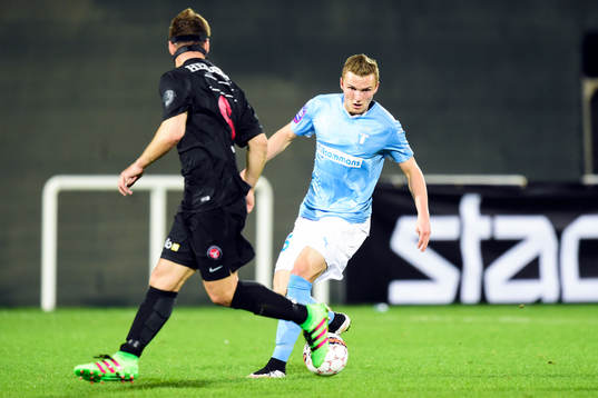 Malmö FFs Piotr Johansson och Midtjyllands Jim Larsen