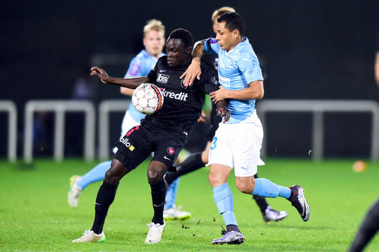 Malmö FFs Yoshimar Yotún och Midtjyllands Rilwan Hassan
