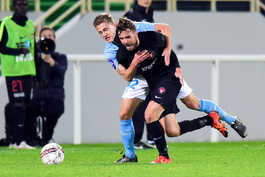 Malmö FFs Mattias Svanberg och Midtjyllands Filip Novák