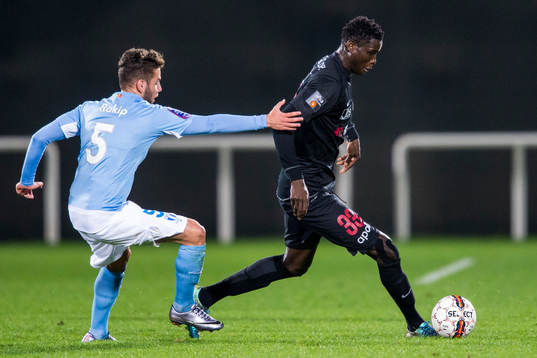Malmö FFs Erdal Rakip och Midtjyllands Paul Onuachu