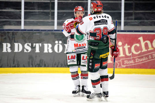 Kristianstads Roger Olsson jublar med Alexander Molldén