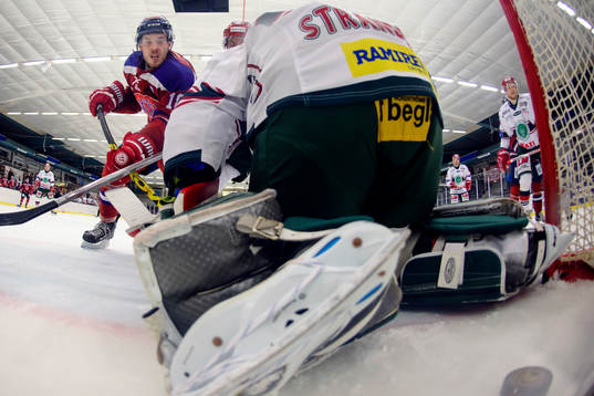 Helsingborgs Julius Falkenbäck Bergkvist trycker in 3-3
