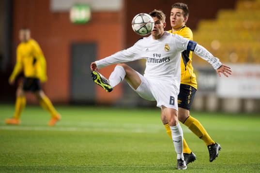 Real Madrids Aleix Febas och Elfsborgs Oscar Iglicar