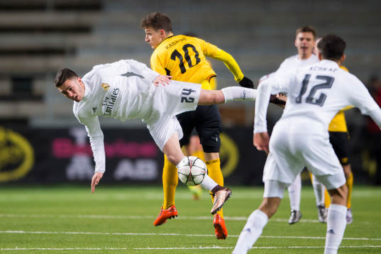 Kamp mellan Real Madrids Manuel Hernando och Elfsborgs
