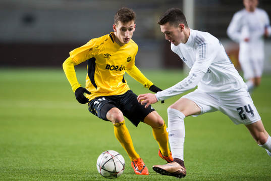 Elfsborgs Arian Kabashi och Real Madrids Manuel Hernando