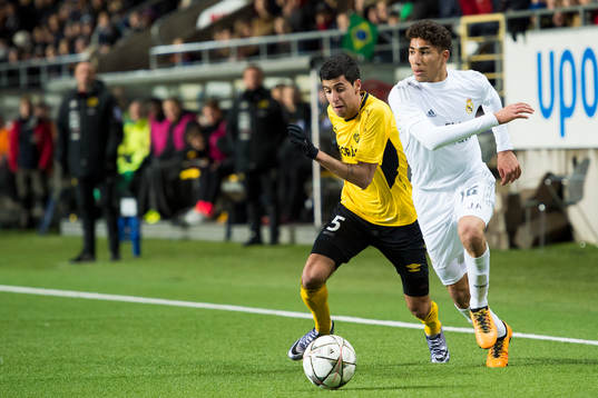 Real Madrids Achraf Hakimi och Elfsborgs Rami Kaib