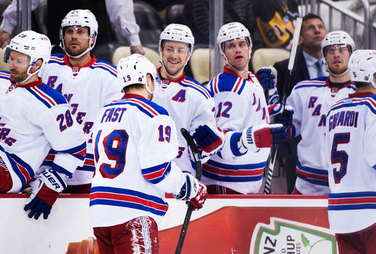 New Yorks Jesper Fast jublar med lagkamrater