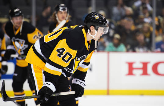 Pittsburghs Oskar Sundqvist vid uppvärmningen