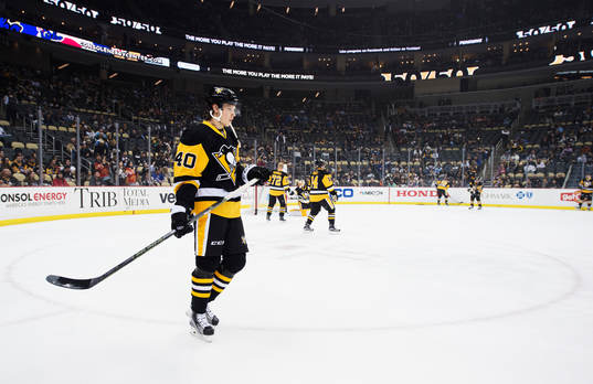 Pittsburghs Oskar Sundqvist vid uppvärmningen
