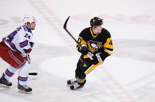 New Yorks Oscar Lindberg och Pittsburghs Oskar Sundqvist