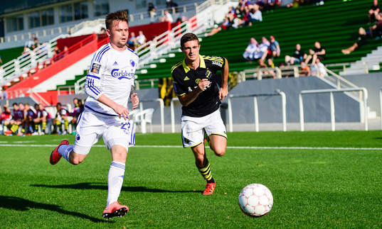 s Marko Nikolic mot FCK:s Peter Ankersen