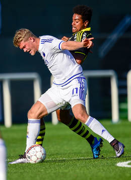 s Noah Sonko Sundberg mot FCK:s Andreas Cornelius