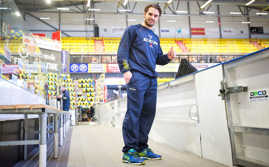 Sveriges Martin Johansson gör tummen upp