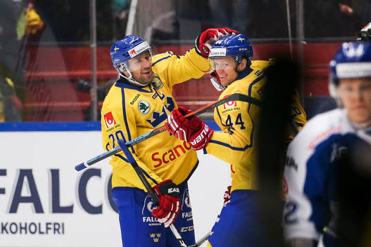 Sveriges Joel Lundqvist och Nicklas Danielsson jublar