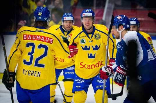 Sveriges Nicklas Danielsson gör 1-0