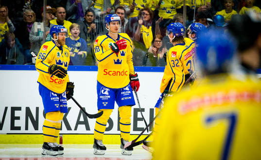 Sveriges Johan Sundström gör 3-0 och jublar med Linus