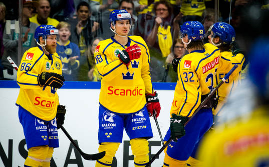Sveriges Johan Sundström gör 3-0 och jublar med Linus