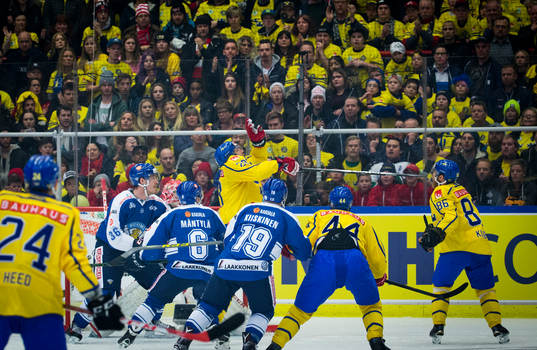Sveriges Joel Lundqvist hoppar