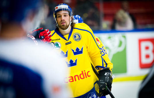 Sveriges Johan Sundström gör 2-0 och på bilden jublar